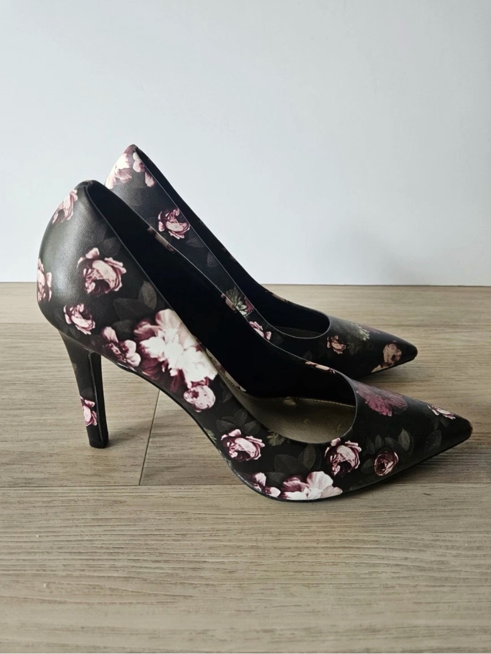 Christian Siriano Black Floral Pointed-Toe Pumps with Pink Blossoms